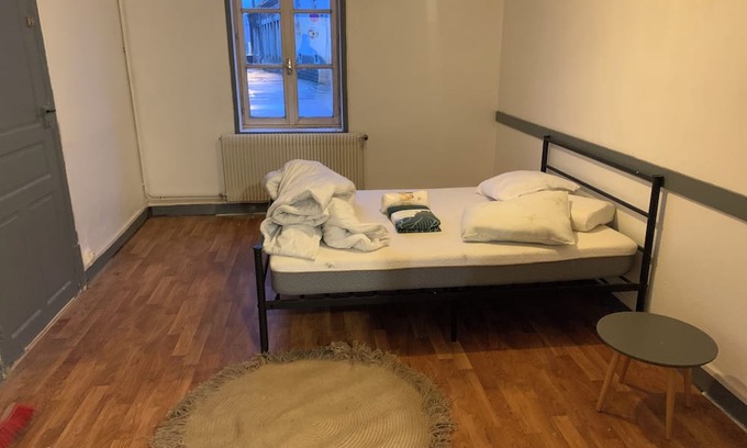 Louhans Wohnung | Complete 2-bedroom apartment