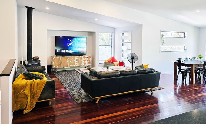 Sunshine Coast Haus | Split level multi-family tropical beach house