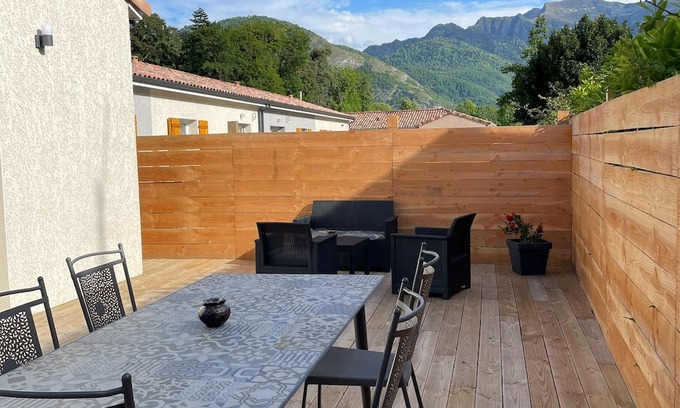 Chaum Haus | Holiday Home 'Momo' with Mountain View, Wi-Fi and Air Conditioning