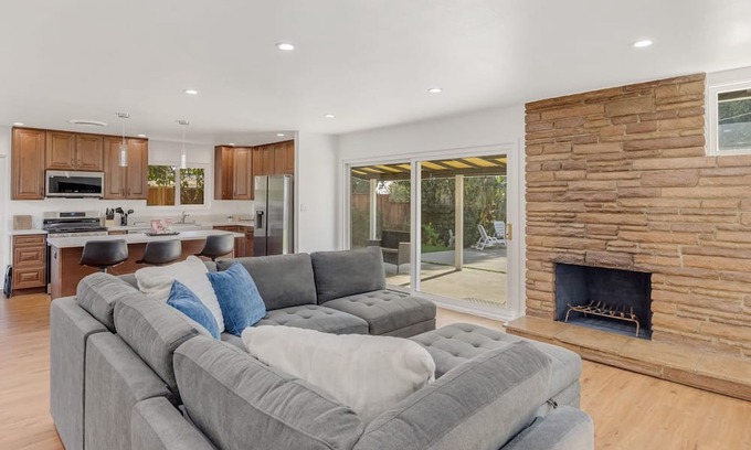 Granada Hills South Haus | Ultimate Valley Lounge and Swim