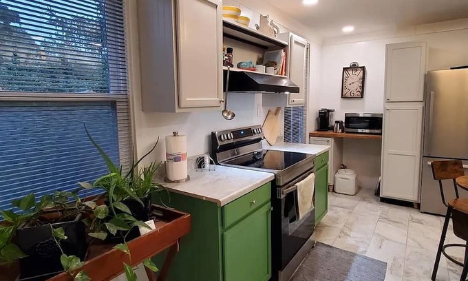 Vevay Haus | "The Little House on Pike"nCharming 2-bedroom house in wonderful Vevay.