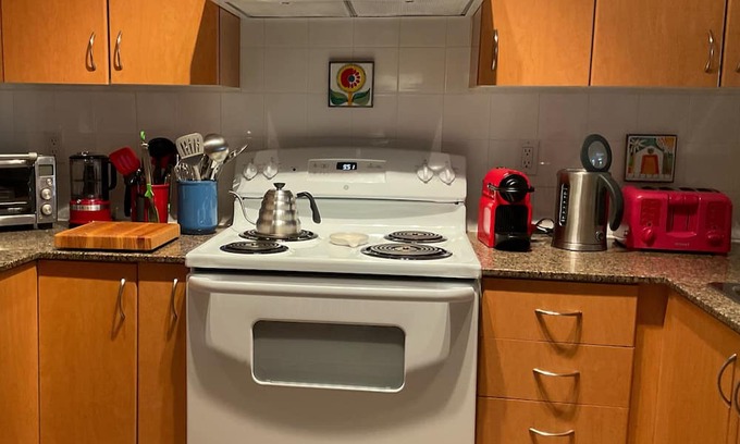 Coquitlam Wohnung | Sublet Jan.&Feb. 2025 Downtown Coquitlam. 5 min. from Skytrain and Coq. Centre