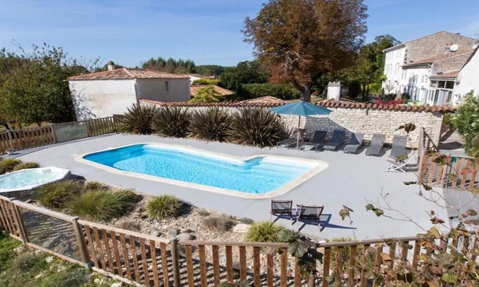 Saint-Romain-de-Benet Haus | Gîte le sun house - family gite for 7 people between countryside and ocean
