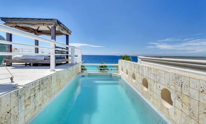 Kralendijk Haus | Luxury penthouse with private pool and beachfront