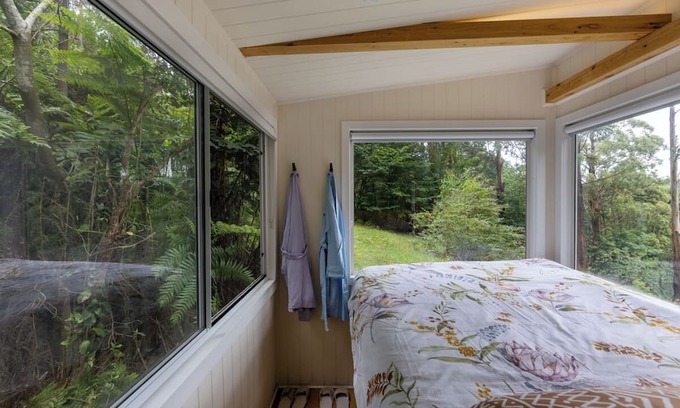 Olinda Kabine | LYREBIRD LOOKOUT a Tiny Home at Forrest, a mountain forest retreat in Olinda