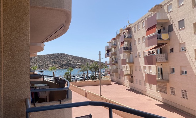 Puerto de Mazarron Wohnung | Accessible apartment 50 metres to beach ,large communal pool, sea view balcony