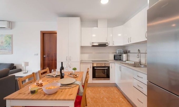 Alcala Wohnung | Vacation Apartment 'Apartamento Fula' with Mountain View, Wi-Fi and Air Conditioning