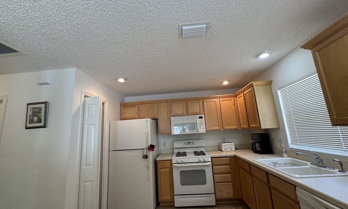 Virginia Trace Haus | Charming 2-Bedroom Retreat with Pool in The Villages