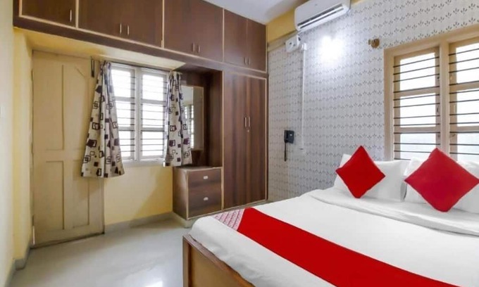 Yelahanka Haus | Spacious Bedroom hotel with AC and Free Wi-Fi in vibrant Bengaluru
