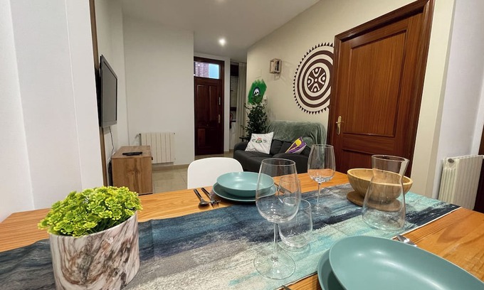 Saron Wohnung | 3 min from the Cabárceno Nature Park.