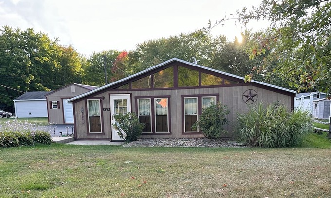 Pymatuning Central Haus | Charming 2 BR Lake House Steps from Pymatuning