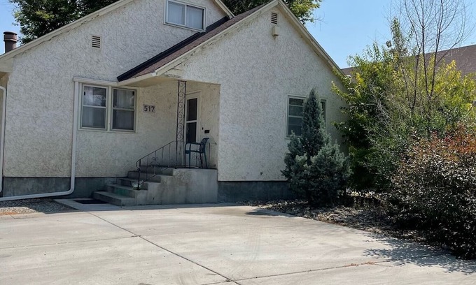 South Side Haus | Spacious 6-bedroom house with fitness room, WiFi in enchanting Billings