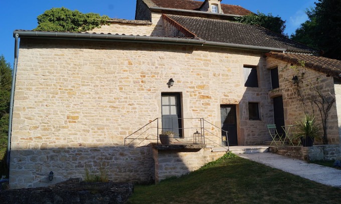 Laives Haus | Cosy little nest in the heart of a small Burgundy village