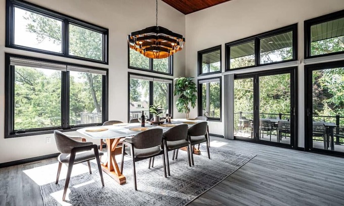 Okauchee Lake Haus | Okauchee Fairway: 4 BD | 4 BA