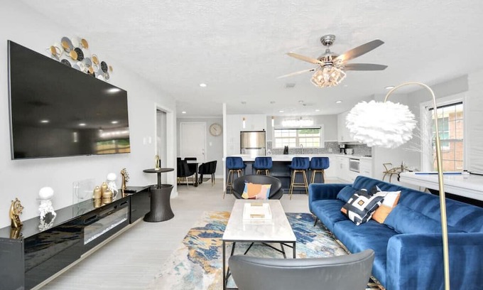MacGregor Haus | Sleeps 20~7BD5BA Min to UH, TSU&TX Medical Center