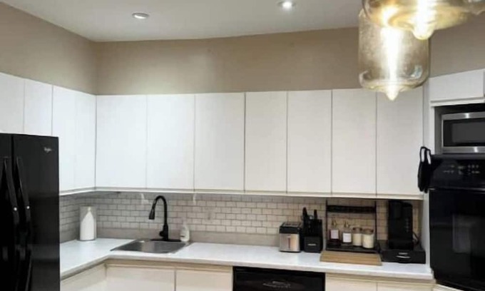 Sudbury Haus | Modern Home in Greater Sudbury(NO Cleaning Fee’s)