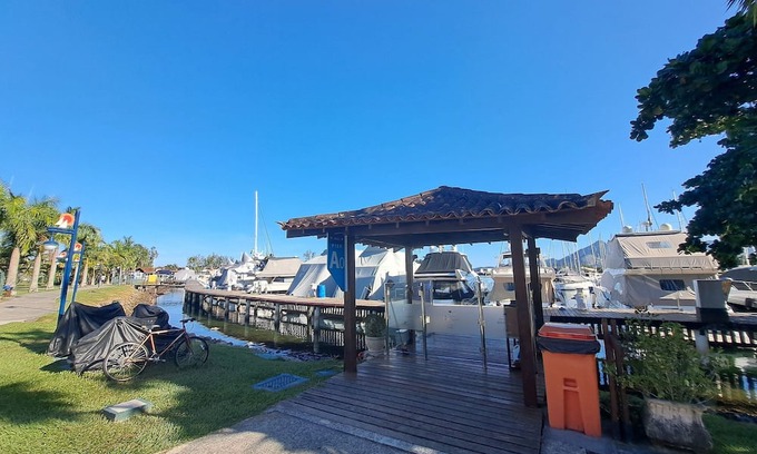 Itinga Haus | Suite 1 Simple with comfortable air conditioning Bracuí Beach