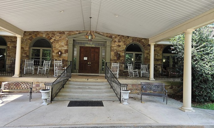 Valley Forge Haus | Cozy hotel in charming Phoenixville with WiFi, AC