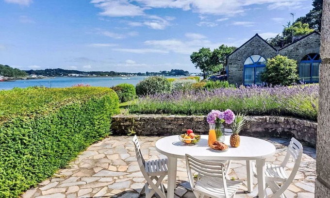 La Trinite-sur-Mer Haus | Wonderful private villa for 4 guests with TV, terrace and parking