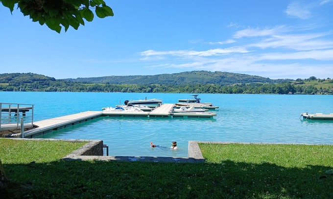 Bilieu Wohnung | LAC CASA 60 - gîte with beach and terrace overlooking the lake
