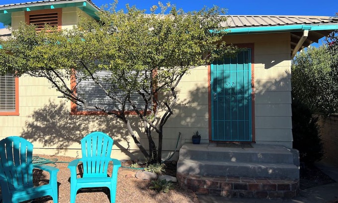 Bisbee Haus | Charming 1-bedroom house in beautiful Bisbee with AC, WiFi, parking, yard