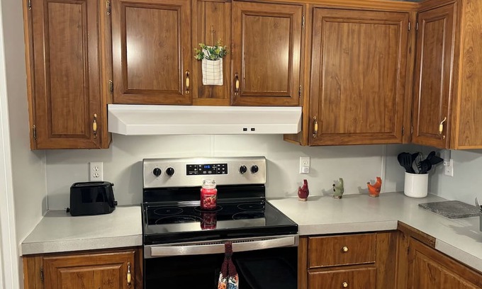 Schuyler Falls Haus | Charming 2-bedroom house with AC, WiFi in enchanting Schuyler Falls