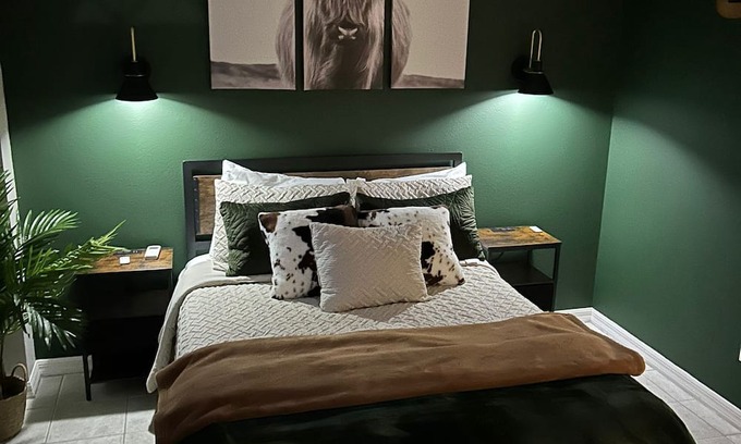 Wesley Chapel South Haus | Cozy Guest House in Zephyrhills/Wesley Chapel!