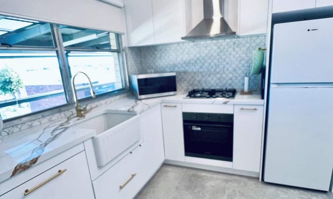 Jacana Haus | Home with a view 15 minutes from the airport!