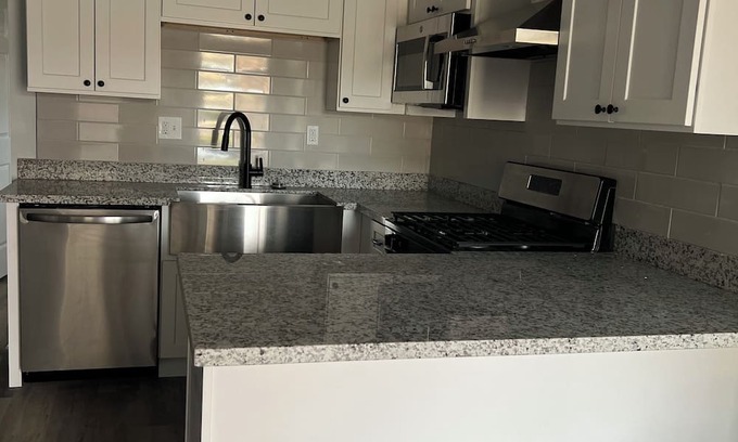 Chalmette Wohnung | Charming 2-bedroom apartment with WiFi, AC in peaceful Chalmette