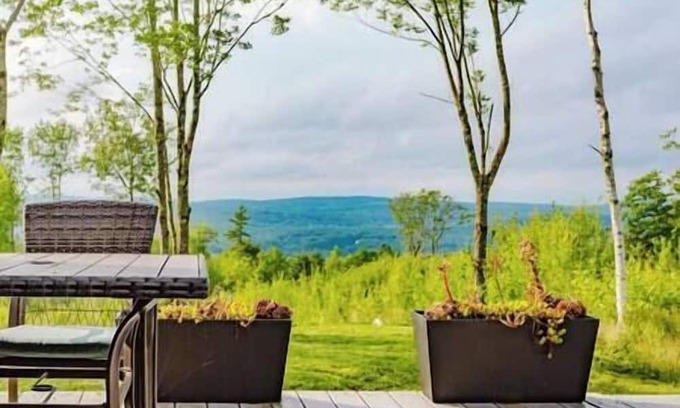 Liberty Haus | The Anthracite at Crie Hill - A Luxury Off-Grid Retreat