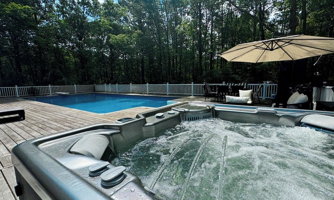 Manorville Haus | Private & Woodsy Home Near Hamptons/Golf/Wineries/Farms w/Heated Salt Pool & Spa