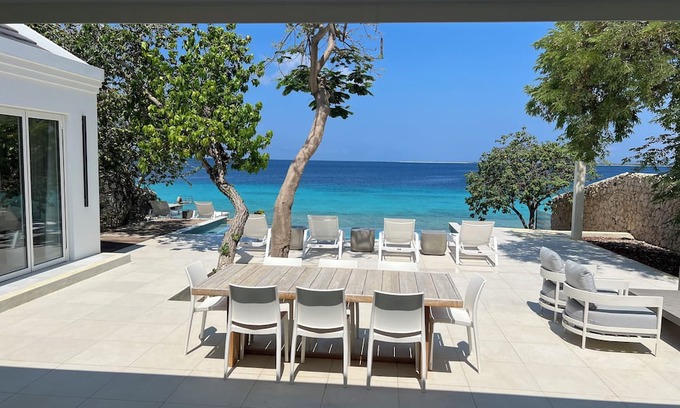 Kralendijk Haus | Brand New, Private Oceanfront Villa with Breathtaking Diving in Your Backyard