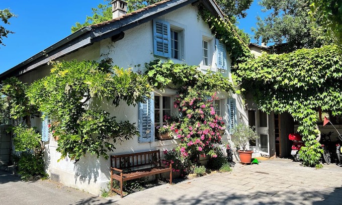 Langgasse-Felsenau Haus | House with garden on the Aare. Close to the city and traffic-calmed.