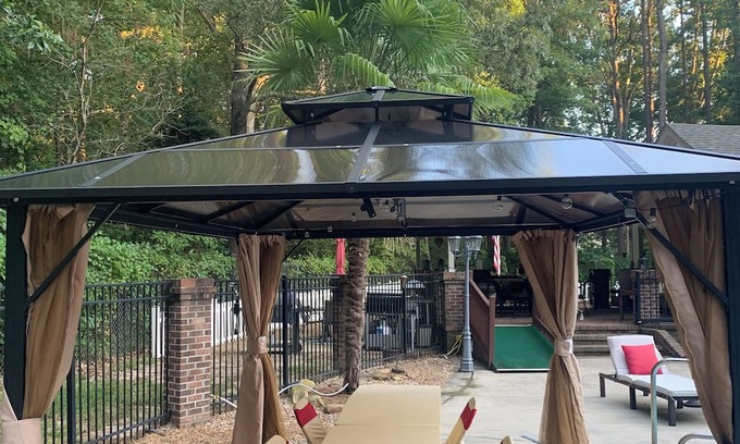 Rocky Mount Haus | treetop Paradise- pool, 6 beds, sand volleyball, outdoor Kitchen, & movie room