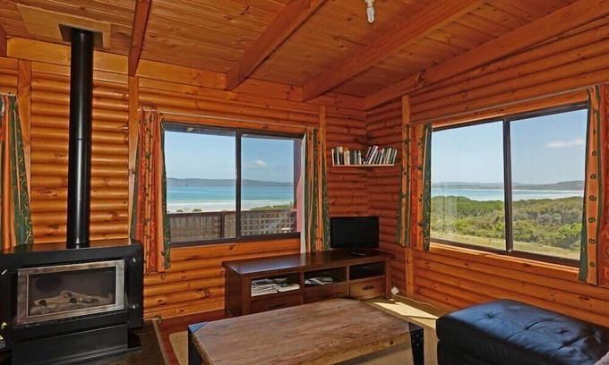 South Bruny Haus | Cloudy Bay Cabin ~ secluded in paradise!