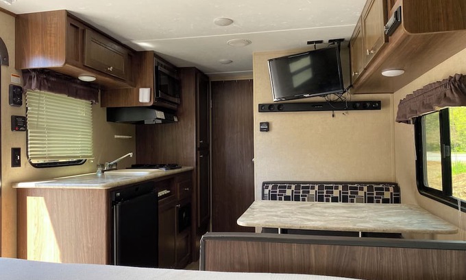 Fortson Wohnmobilvermietung | Lake Harding Lakeside Retreat campground with WiFi, AC in charming Salem Al.