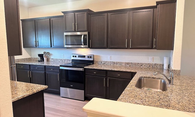 Atascocita Haus | Spacious 5-bedroom house in welcoming Humble… Minutes to AIH Airport!