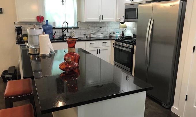 Bastrop Haus | Charming 3-bedroom house with excellent WiFi and super cold AC in Bastrop