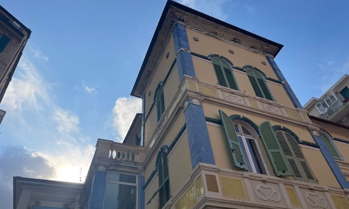 Vado Ligure Wohnung | Room 'Suite' with Shared Terrace, Wi-Fi and Air Conditioning
