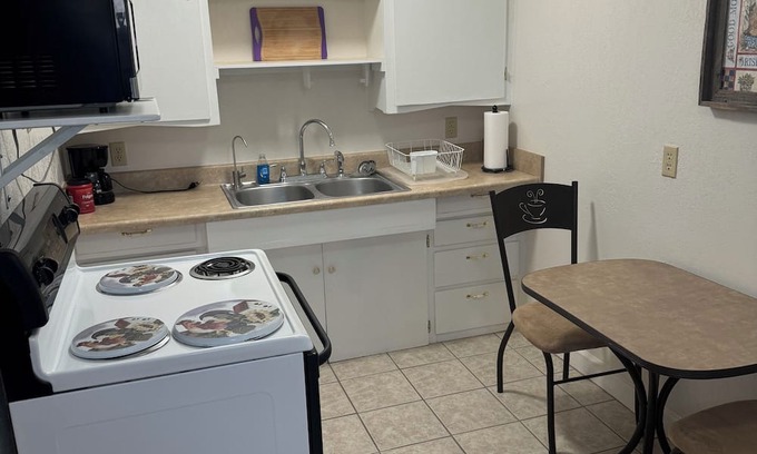 Midland Wohnung | Charming 1-bedroom apartment with WiFi & AC close to downtown Midland.