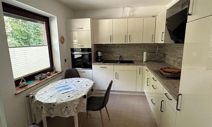 Oeversee Wohnung | Gemütliche Ferienwohnung in Haushälfte Nähe Flensburg