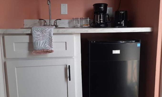 Gambier Haus | Newly built cozy studio in western Nassau, 3 minutes from airport and beaches