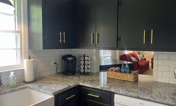 Mount Vernon Haus | Charming 2-bedroom house with AC and WiFi in downtown Ailey