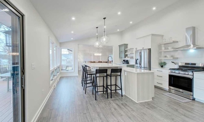 Campbellsport Kabine | NEW LISTING! Lakeview Cottage Retreat | Fire Pit | Grill