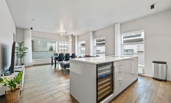 Downtown Wohnung | Modern & spacious City Center Oasis - Free Parking