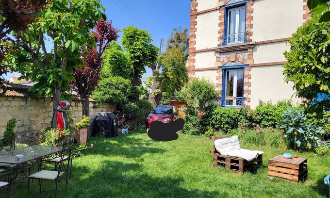 Houilles Haus | 1900 house with lots of charm, 10 minutes from St Lazare and Paris