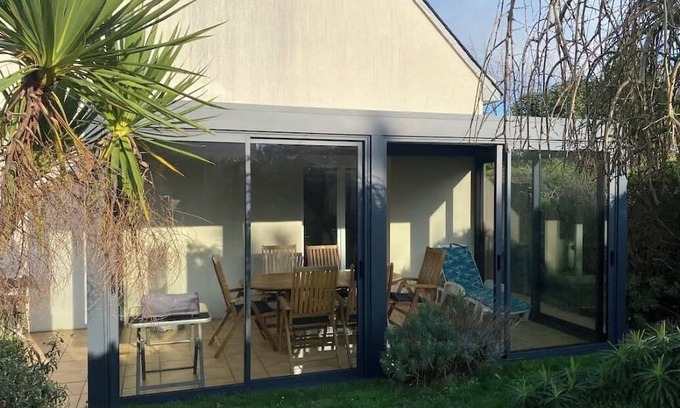 Pleherel-Plage-Vieux-Bourg Kabine | Detached house on fenced plot in Pleherel -plage