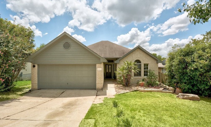 McKinney Haus | BOHO Chic-South Austin 3BR-ACL-SOCO-COTA, and AUS Airport nearby-PETSOk
