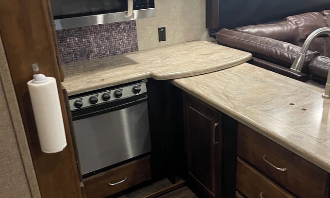 Cottondale Haus | Toy Hauler- 43' Camp Style in private lake area.