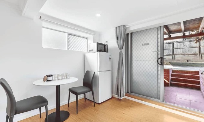 Macgregor Wohnung | 1 Bedroom Unit near highway/ transports & shops